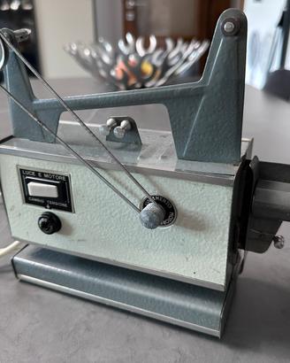 Proiettore per amatori CINE MAX con film d’epoca