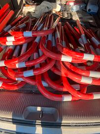 Archetti dissuasori nuovi con bande riflettenti