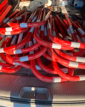 Archetti dissuasori nuovi con bande riflettenti