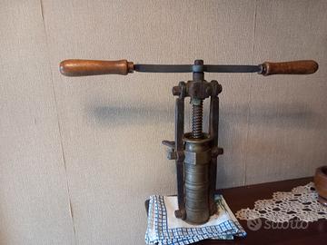 Torchio vintage per pasta (bigolaro)