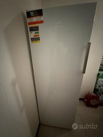Congelatore verticale Indesit