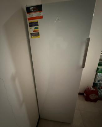 Congelatore verticale Indesit