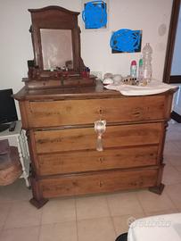 CASSETTIERA GRANDE ANTICA CON ANNESSA SPECCHIERA