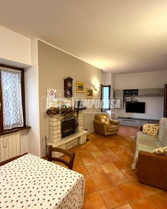 TRE LOCALI SENZA SPESE CON TERRENO