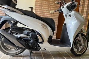 Scooter Honda SH350