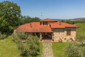 Villa di 250 m² con più di 5 locali e box auto a C