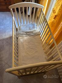 Lettino in legno per bambino/a