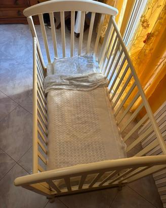 Lettino in legno per bambino/a