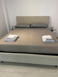 Locale quattro persone