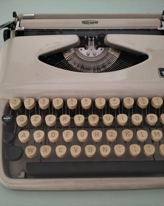 Macchina da scrivere Triumph Tippa