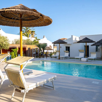 Di FRONTE SPIAGGIA- con Piscina