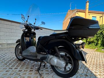 Scooter Aprilia Scarabeo 150