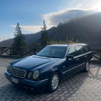 Mercedes E 200 ASI CRS