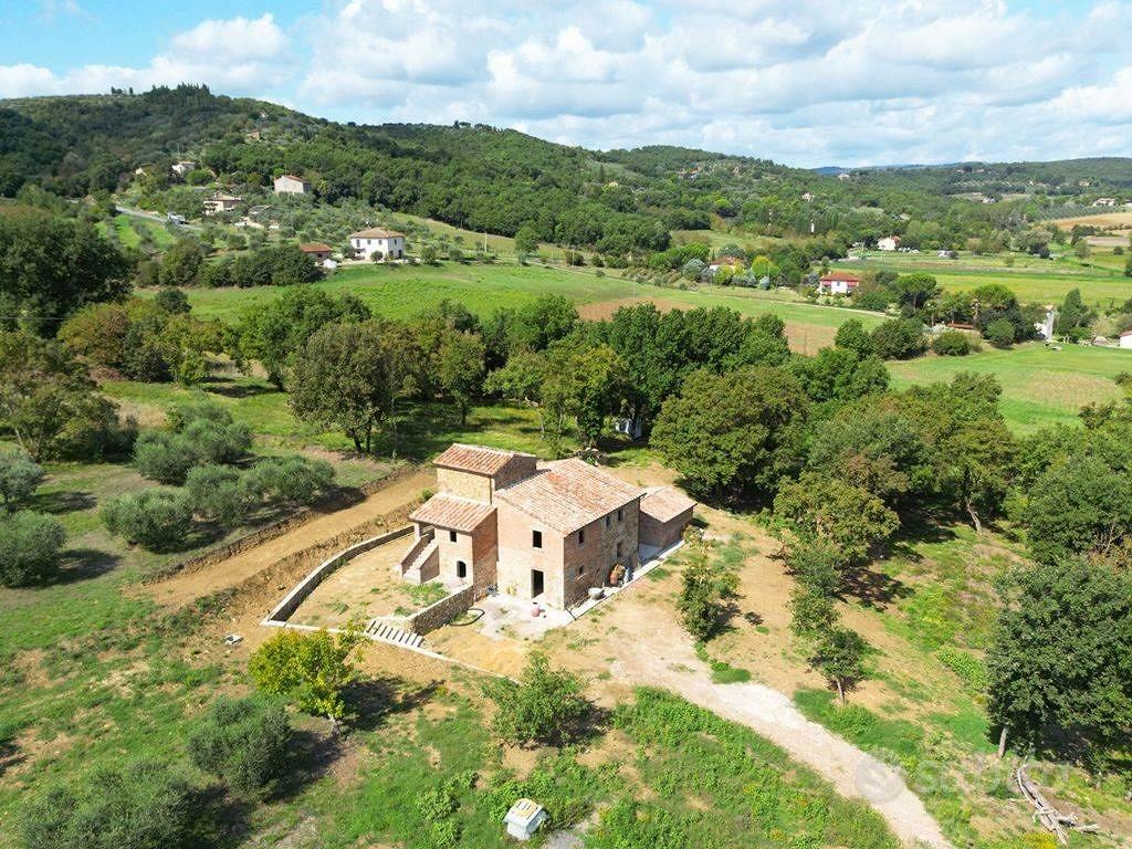 Rustico / Casale di 275 m² con 4 locali e box auto - Vista 5