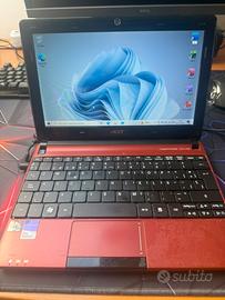 Laptop  Acer Aspire One D270 in color rosso.