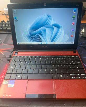 Laptop  Acer Aspire One D270 in color rosso.