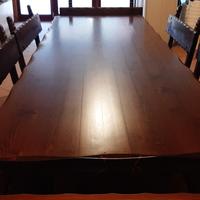 Meraviglioso nuovo tavolo in legno massiccio