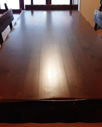 Meraviglioso nuovo tavolo in legno massiccio