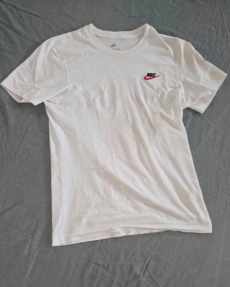 T-shirt Nike e T-shirt Leone 1947 per sport