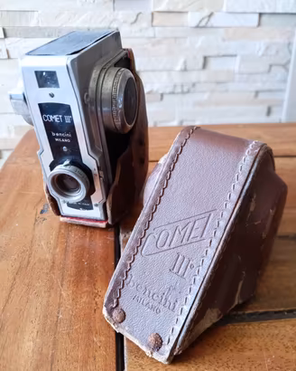 Fotocamera Becini Comet III con custodia 
