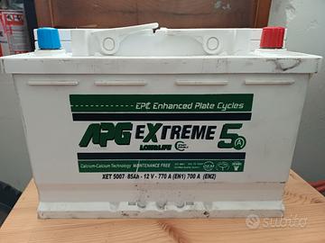 Batteria auto 85 Ah  12 V usata pochissimo