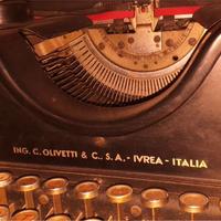 macchina da scrivere OLIVETTI M40