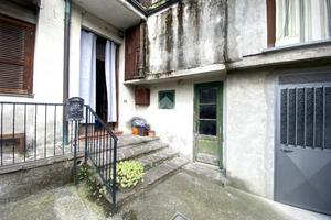 CASA DI CORTE A ADRO