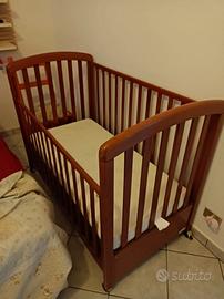 Lettino in legno con cassetti