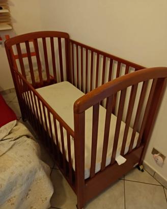 Lettino in legno con cassetti