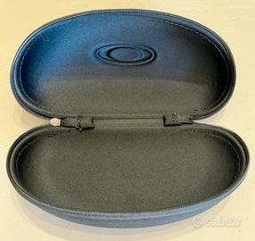 Oakley custodia