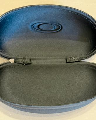 Oakley custodia