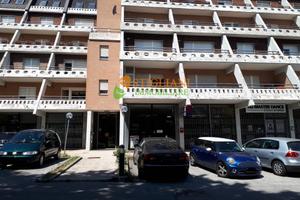 Locale commerciale, Viale P. Di Piemonte - Camp...