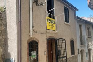 Casa indipendente sviluppatasi su due livelli