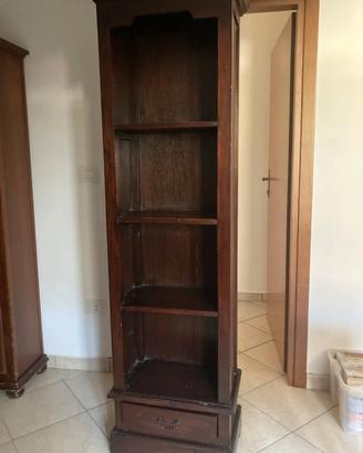 Libreria vintage con cassetto
