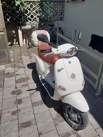 Vespa Piaggio ET4 150