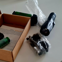 Torcia tattica LED con batterie ricaricabili