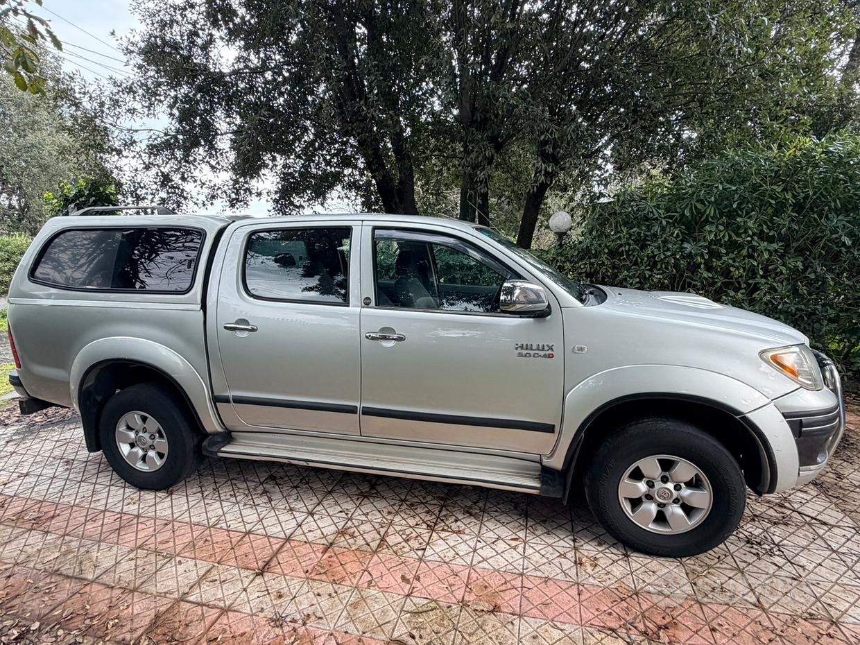 TOYOTA Hilux 3ª serie