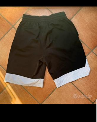 pantaloncini Nike neri con dettagli bianchi
