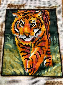 Tela ricamata a mano a mezzopunto