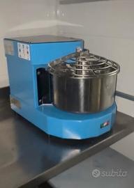 Impastatrice e frigo vetrina