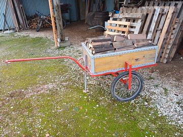carretto in legno e ferro