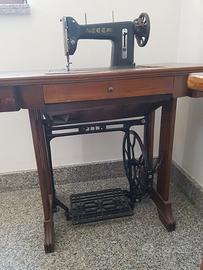 Macchina da cucire Necchi