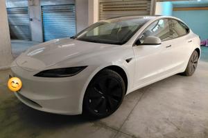 Tesla model 3 Premium