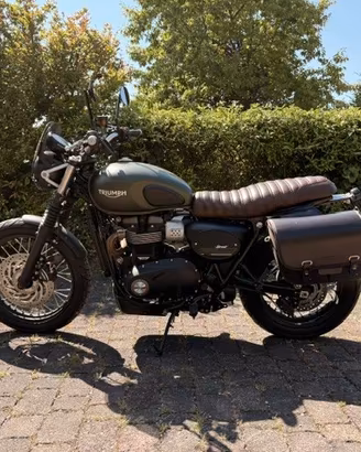 Triumph Street Scrambler 900 South Garage