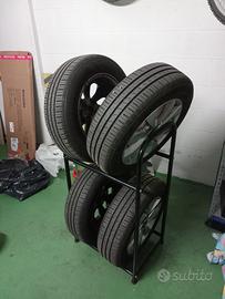 Scaffale porta ruote auto