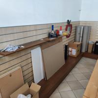 Arredamento Negozio scaffali pareti attrezzate