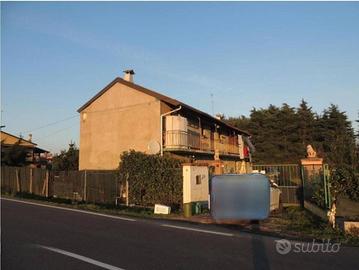 Immobile in asta di 275 m² con più di 5 locali a C