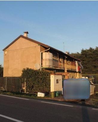 Immobile in asta di 275 m² con più di 5 locali a C