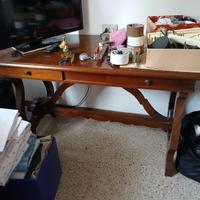 Scrivania in legno