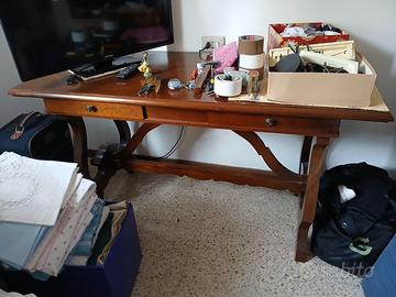 Scrivania in legno